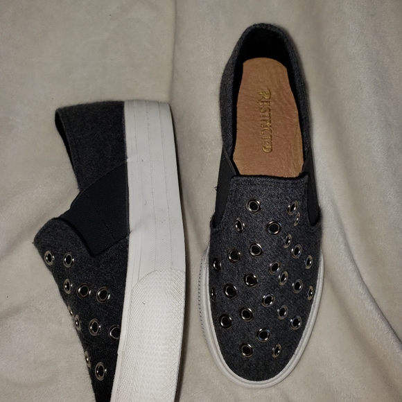 Restricted slip on sneakers colour charcoal size 6 - Picture 2 of 4